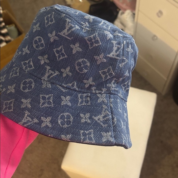 LV bucket hat - Picture 2 of 5